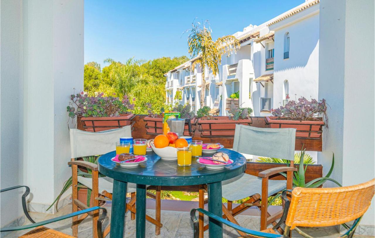Lovely Apartment In Marbella With Kitchenette Exterior photo