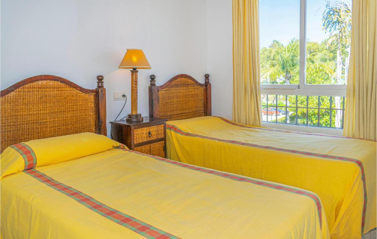 Lovely Apartment In Marbella With Kitchenette Exterior photo