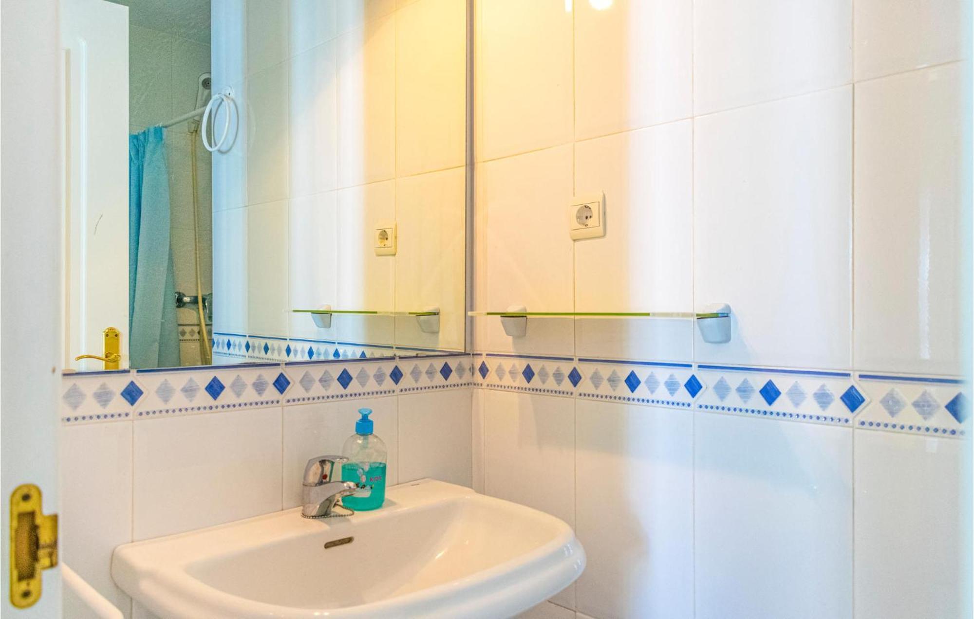 Lovely Apartment In Marbella With Kitchenette Exterior photo