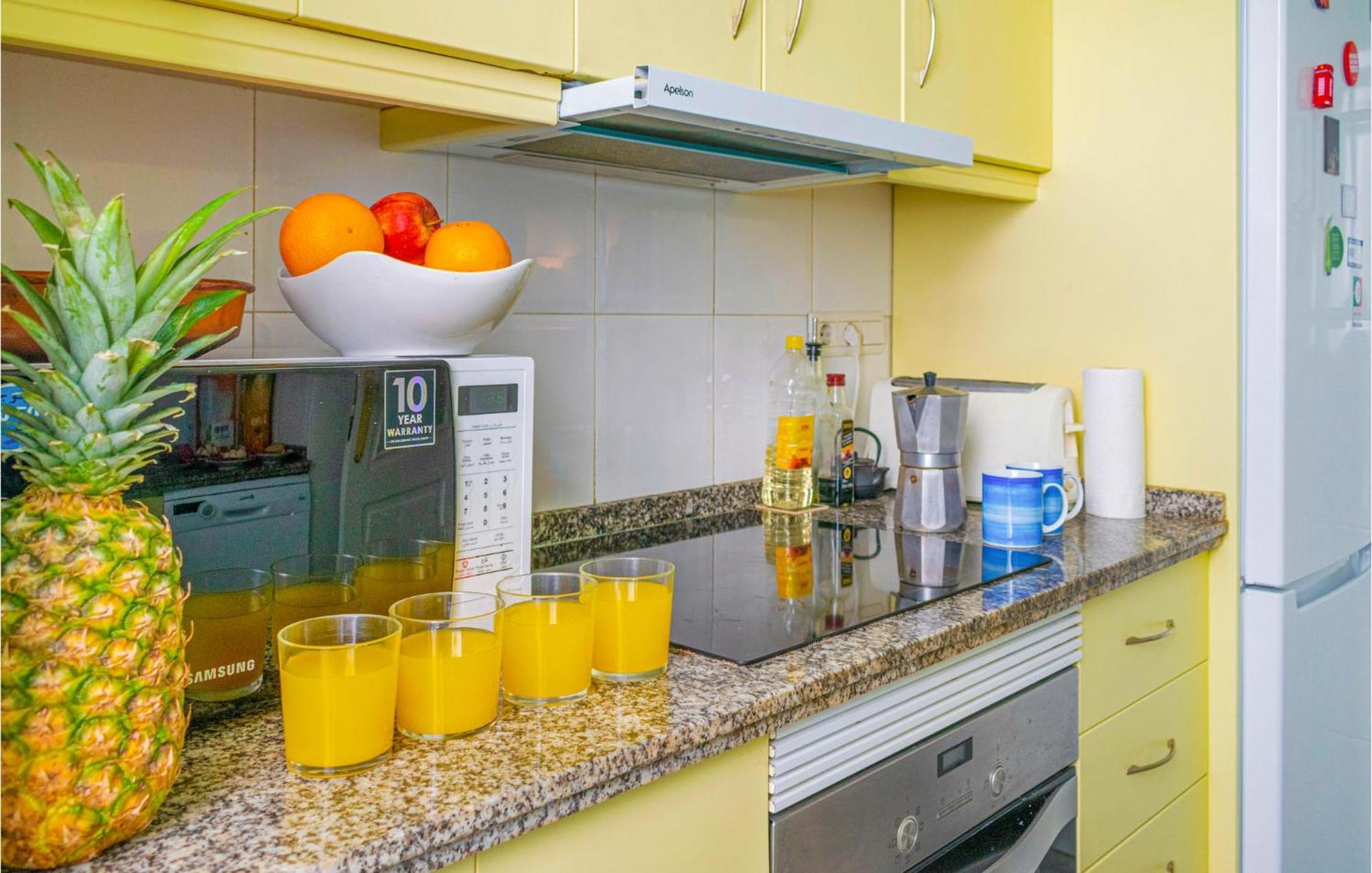 Lovely Apartment In Marbella With Kitchenette Exterior photo